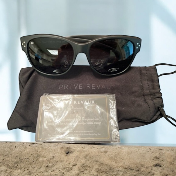 prive revaux Accessories - Privé Revaux Foldable Sunglasses Black New w/ Satchel Pouch‎ & Auth Card